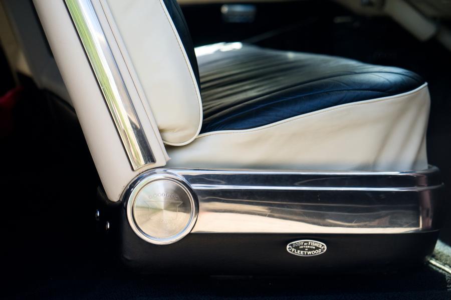 Детали интерьера Cadillac Series 62 Convertible (6267) 1956 года  (фото 12 из 52)